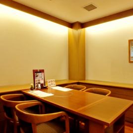 Table seats for those who are not good at digging ◎ You do not have to take off your shoes and it is excellent for ease of movement ♪ * Private room usage conditions apply