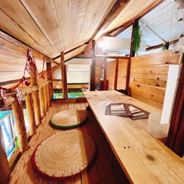 屋根うら部屋のお部屋は、最大12～15名様ぐらいまでＯＫ♪団体様用のお部屋もご用意しております◎大人気なため、早めのご予約がオススメです！お誕生日や記念日にピッタリな美味しくて可愛いホールケーキもご準備します♪♪吉祥寺のおしゃれカフェで特別な記念日をお楽しみください☆