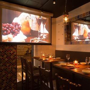 A ceiling-mounted projector is available on the entrance side of the store! Large banquets are also comfortable ★