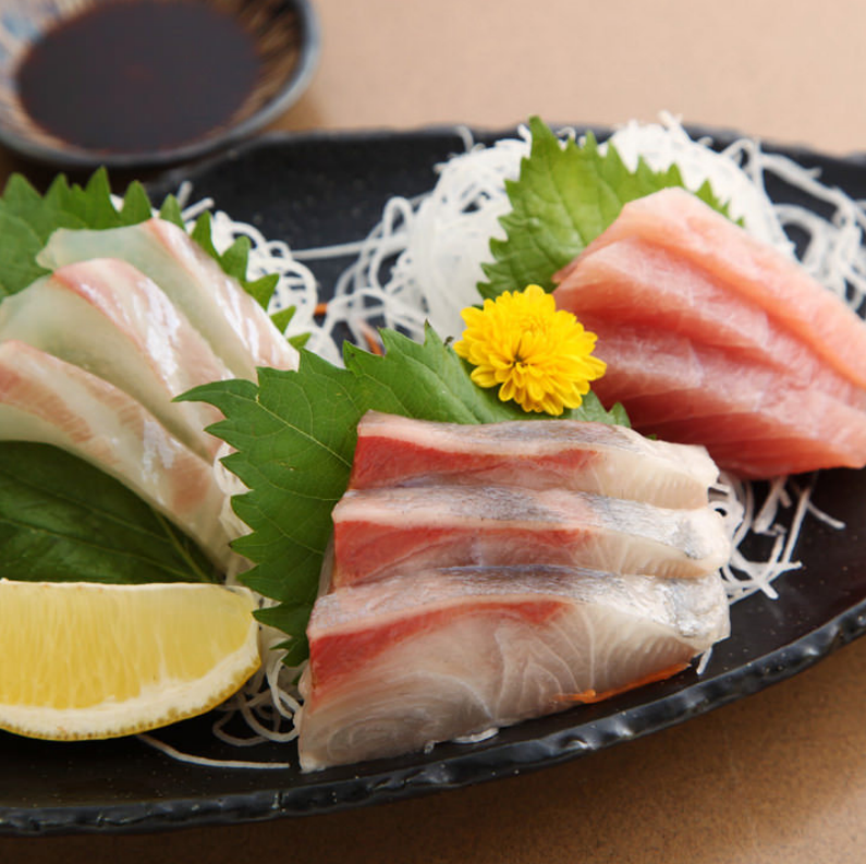 How about fresh local fish with sake? Very popular with regulars ★