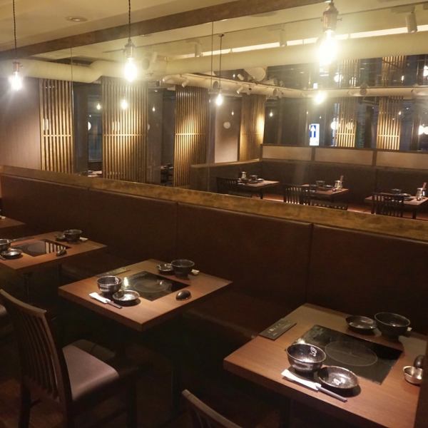The spacious and stylish hall is popular with women.You can enjoy delicious motsunabe in a stylish space.