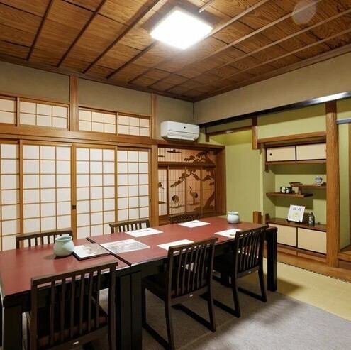 部屋ごとに趣きが異なる、大小さまざまな個室席