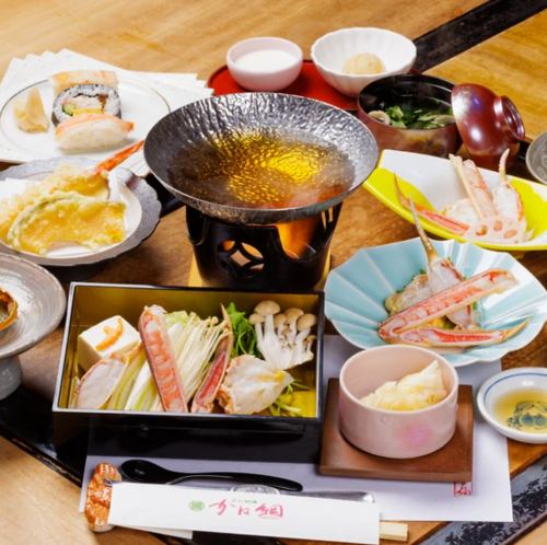 趣向を凝らしたかに三昧の名物料理を味わう『〈かに会席〉秋月（しゅうげつ）』