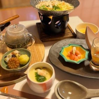 <Weekday only lunch menu> Crab rice porridge lunch 1,980 yen (tax included)