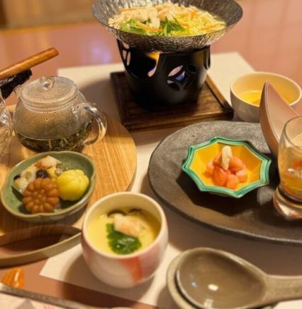 <평일 한정 런치 메뉴> 게 잡밥 런치 1980 엔 (세금 포함)