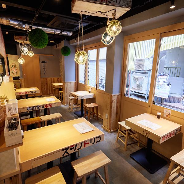 [1st floor seats] The interior is a calm Japanese-style modern style ♪ You can drop in at a table for 2 to 4 people, 3 to 4 people, etc.! All the staff are waiting! (Izakaya) / Cospa best / Sushi)