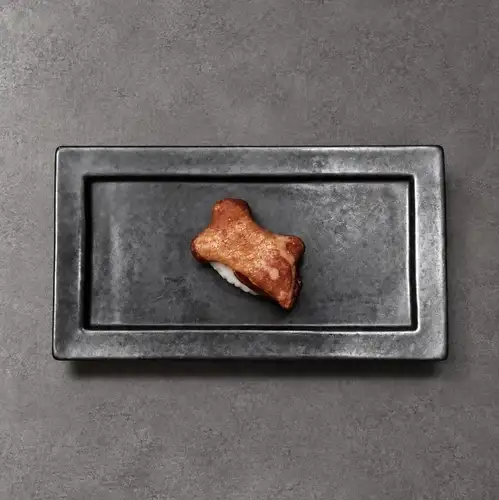 Grilled beef tongue sushi (1 piece)