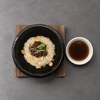 Stone-grilled garlic rice