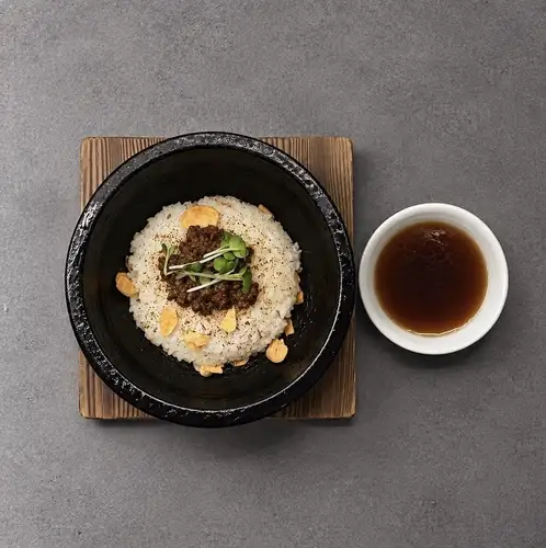 Stone-grilled garlic rice