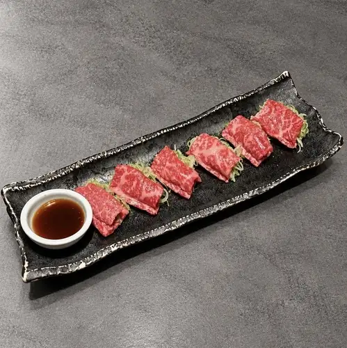 日本黑毛和牛牛裡肌佐蒜蓉蔥