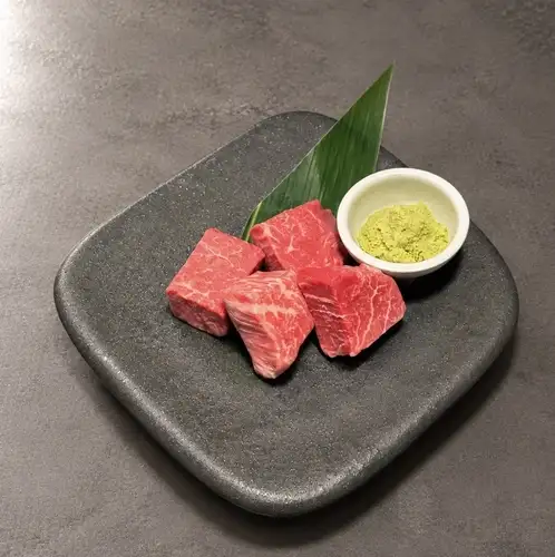 日本黑毛和牛牛柳（配醬汁和鹽/芥末）