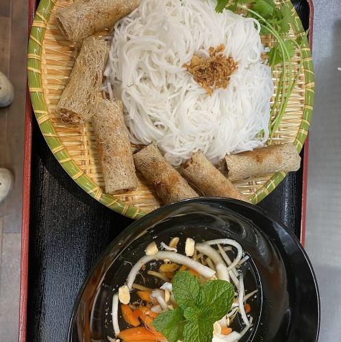 海鮮春巻きビーフン