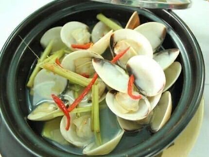 お酒と相性の良い一品料理もご用意しています◎