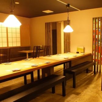 We will create a moment of peace in a calm Japanese space where the madder color shines.It can also be used for banquets, and from Monday to Thursday, it can be reserved for a minimum of 20 people, and on weekends, it can be reserved for a maximum of 25 people.*Smoking allowed