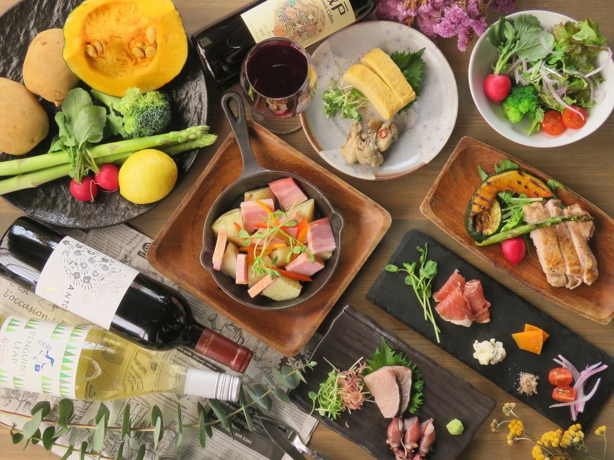女子派对套餐包括拉可雷特奶酪无限畅饮在内，10道菜品4,000日元3小时。