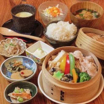 小鉢・茶碗蒸し・ドリンク付き◎【LUNCH SET】黒豚とお野菜の蒸ししゃぶランチ　2400円(税込)