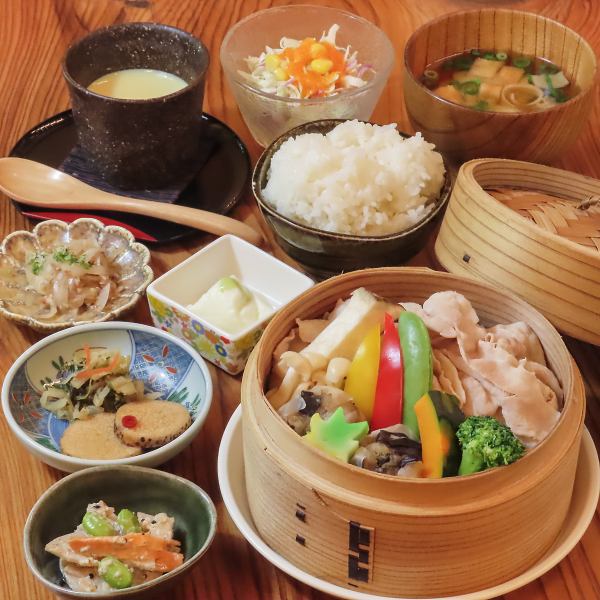 当店一番人気♪黒豚とお野菜の蒸ししゃぶランチ