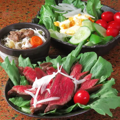 【◆お店の自慢！◆】自家製味噌と朝採れ野菜＆手作りソースが彩る極上サラダ♪