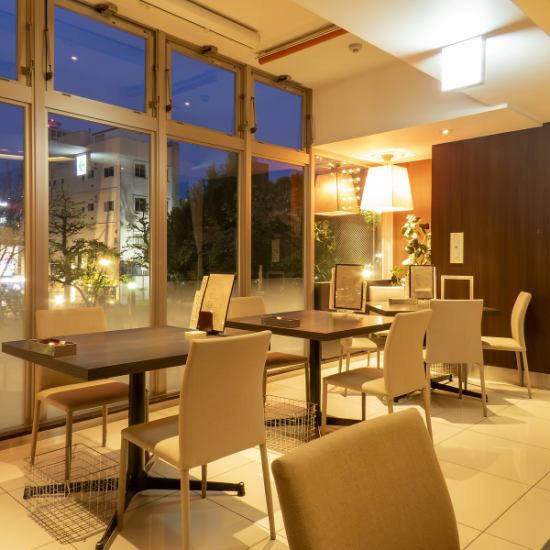 A stylish interior space that women will also enjoy. Large groups are also welcome.