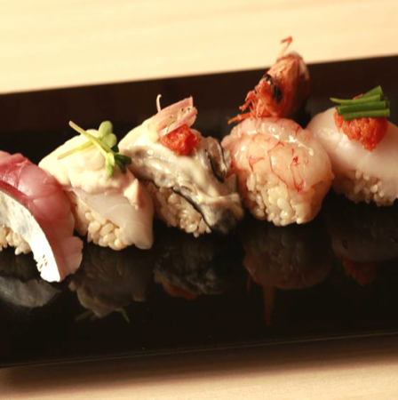 可以品尝到与传统江户时代的握寿司搭配的清酒和葡萄酒的著名商店