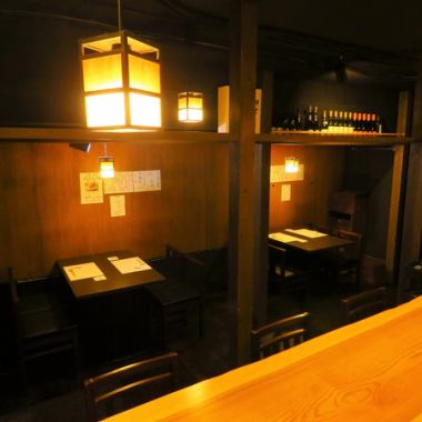 ■ Enjoy your meal at the table seat ■ Inside the store where the adult atmosphere drifts with chic lighting.There are three table seats available for up to 4 people in addition to the counter seat.Please use the table by all means etc. if you talk about face and talk.