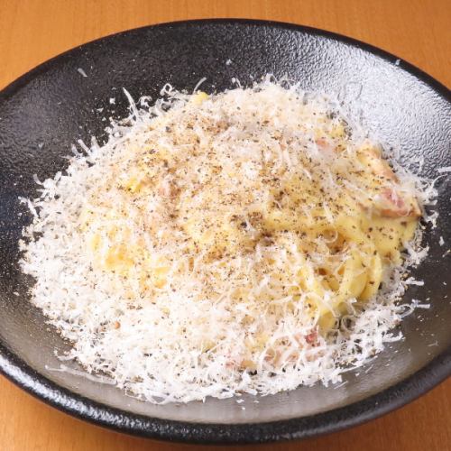 【濃厚かつ黒胡椒を効かせたカルボナーラ】　1,680円(税込)