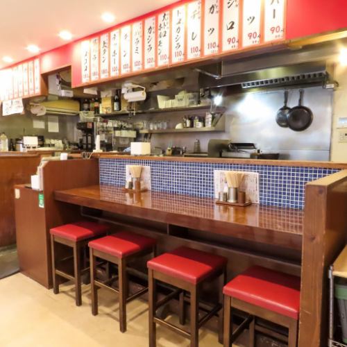 カウンター7席でサク飲み大歓迎！気軽に一杯
