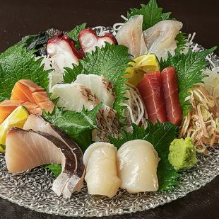 Assortment of 7 kinds of sashimi (1 portion)