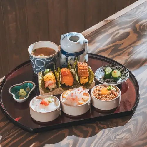【午餐】价格实惠！小碗清酒和6件手工寿司套餐