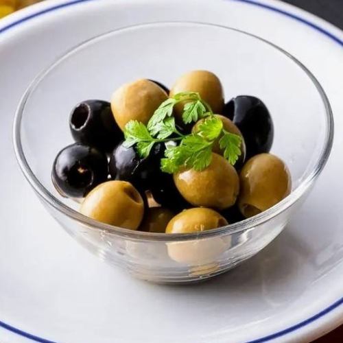 Marinated two kinds of olives