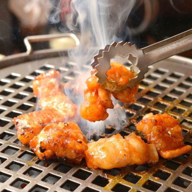 You can enjoy yakiniku at a reasonable price, including the hormones on the signboard menu.