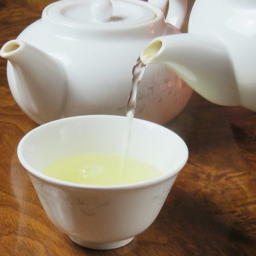 享用直接從中國送來的中國茶。