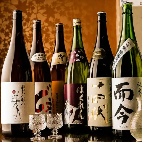 料理と楽しむお得なドリンクプランは全80種以上飲み放題！日本酒飲み放題では40種以上の地酒をご用意♪