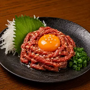 『贅沢』霜降りユッケ
