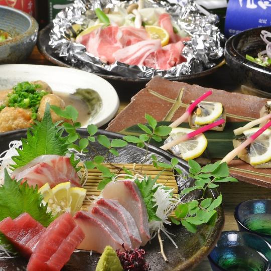【享受套餐】嚴選生魚片/內臟燉菜/野菜飯等 2小時無限暢飲配罐裝清酒OK 5500日元（含稅）共8道菜品