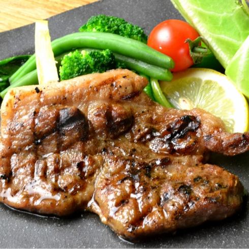 利用在爐邊烤製的食材的肉類料理！