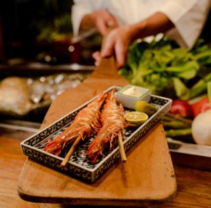 特大有頭海老　炭焼き
