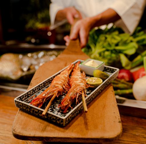 Extra large charcoal grilled head-on shrimp