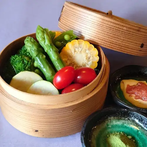 Steamed seasonal vegetables
