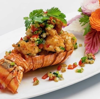 Seasonal Thai food ◎ Stir-fried lobster with flavor ★ "Kung Mangon Pad Prik Glua"