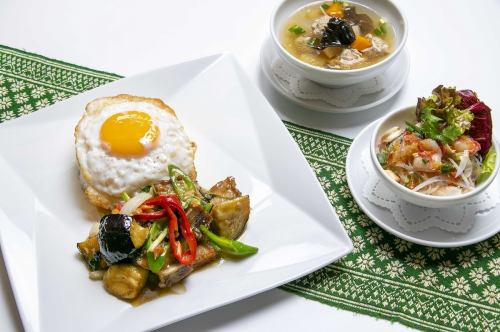 大阪府産・水茄子とクリスピーポークのタオチオ炒め★★ スープ、サラダ付き