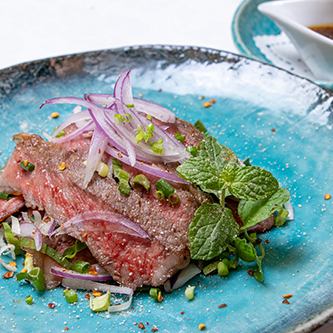 和牛サーロイのグリルサラダ仕立て