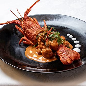 ロブスターのココナッツレッドカレー炒め