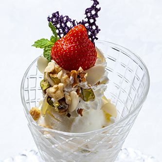 ココナッツアイスクリーム　ピーナッツかけ