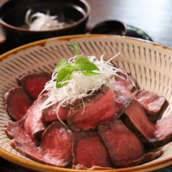 ローストビーフ丼 サラダ、スープ付き