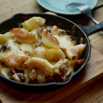 Fig and chicken baked with cheese
