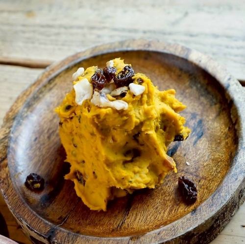 南瓜泥配堅果和葡萄乾