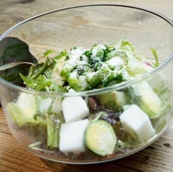 菜花と芽キャベツ、長芋の温サラダ