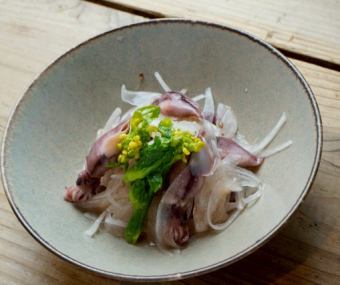 蛍いかと新たまのマリネ