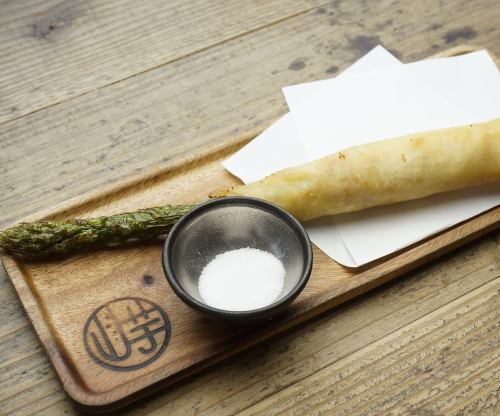 アスパラと大和芋のチーズ味噌春巻き